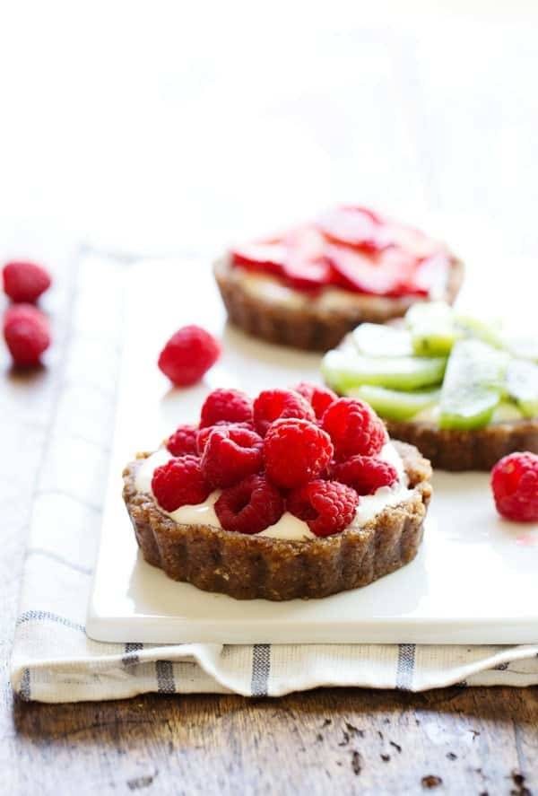 Healthy No-Bake Mini Fruit Pizzas: Raw & Delicious Dessert
